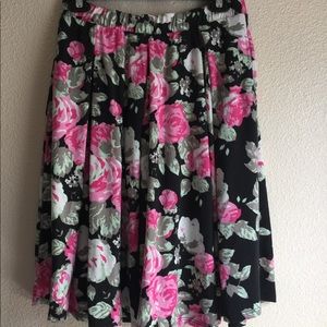 Lularoe Madison skirt with pockets size large NWOT